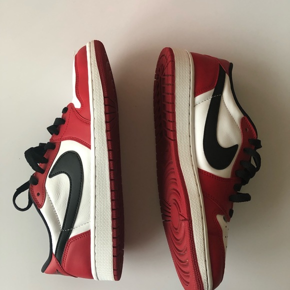 Nike Air Jordan 1 Low Chicago Size 9 VNDS - Picture 7 of 7